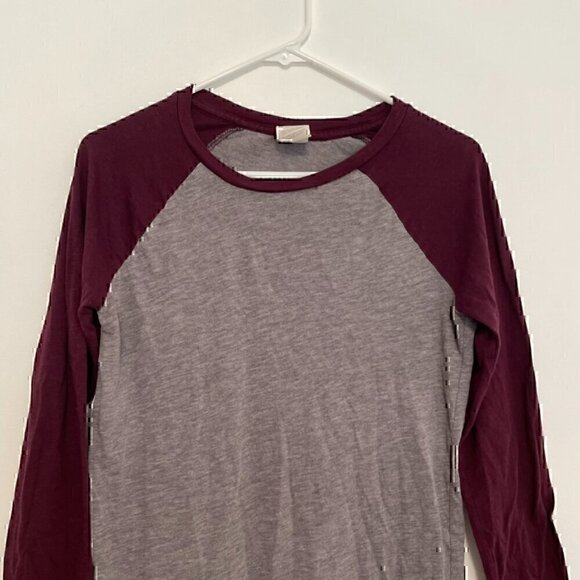 PINK VS VICTORIAS SECRET Gray Burgundy Maroon Colorblock 3/4 Sleeve Baseball Tee - Picture 4 of 12
